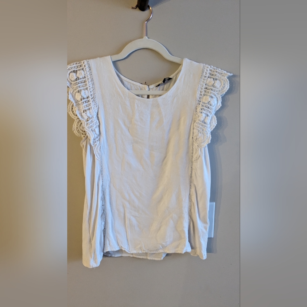 RW&Co lace pattern dainty sleeve white blouse
